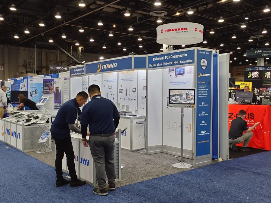 nodka-booth-automate-2025-team-discussion